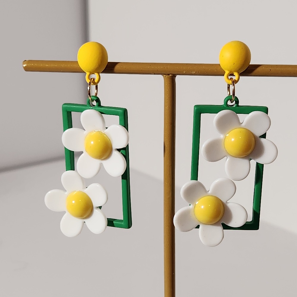 Retro Daisy Flower Drop Earrings Green Rectangle Mod 60s Style Dangle 2.0"